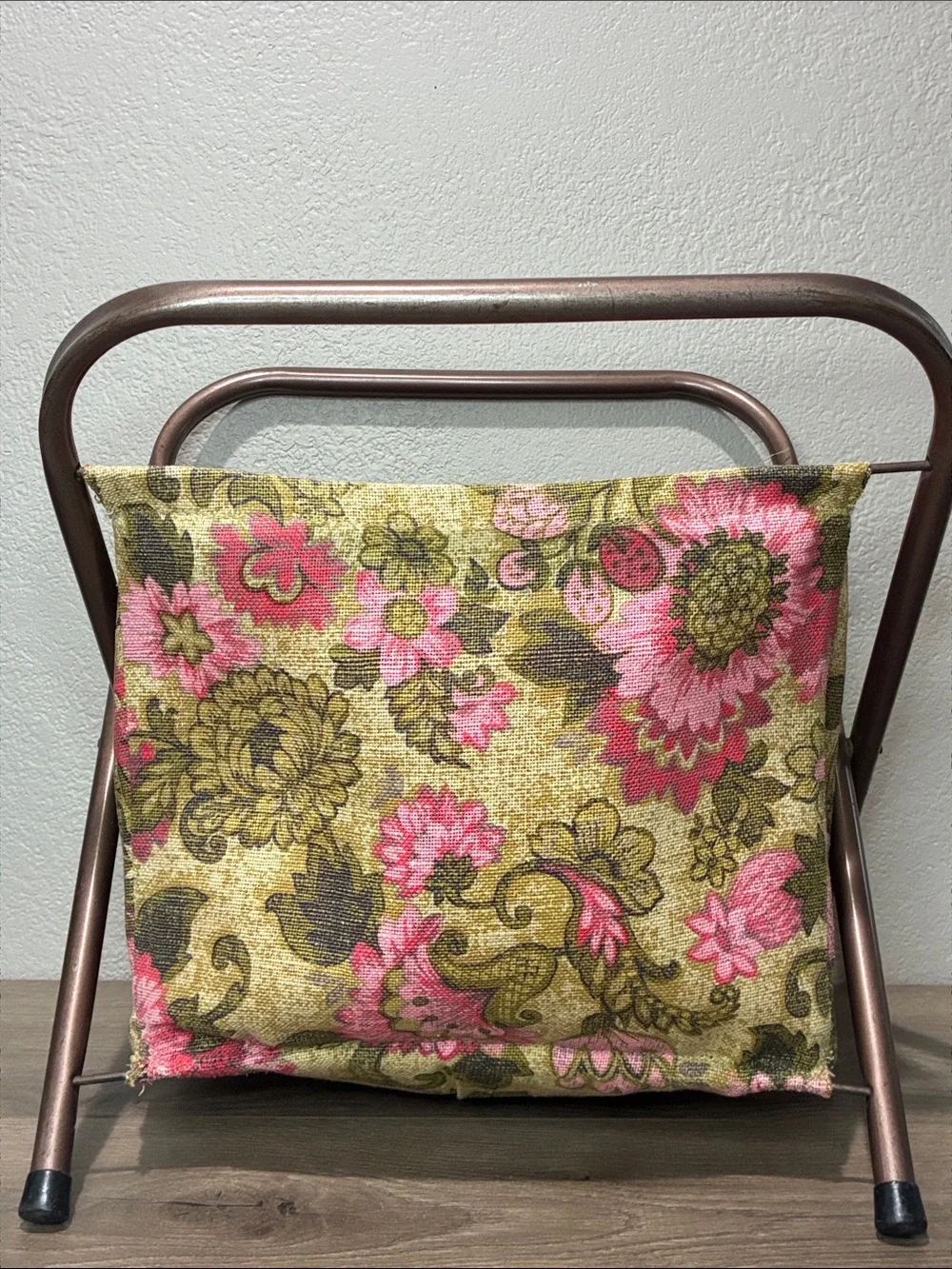 Vintage Cottagecore Foldable Sewing Knitting Magazine Caddy